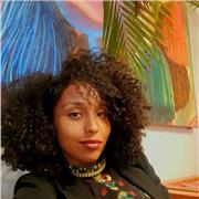 Professeure native de portugais, diplômée en linguistique, offre des cours en ligne